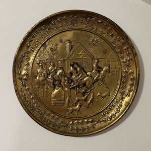 Vintage Brass Wall Plate English Fox Hunt Scene Decorative Round Embossed Art‎